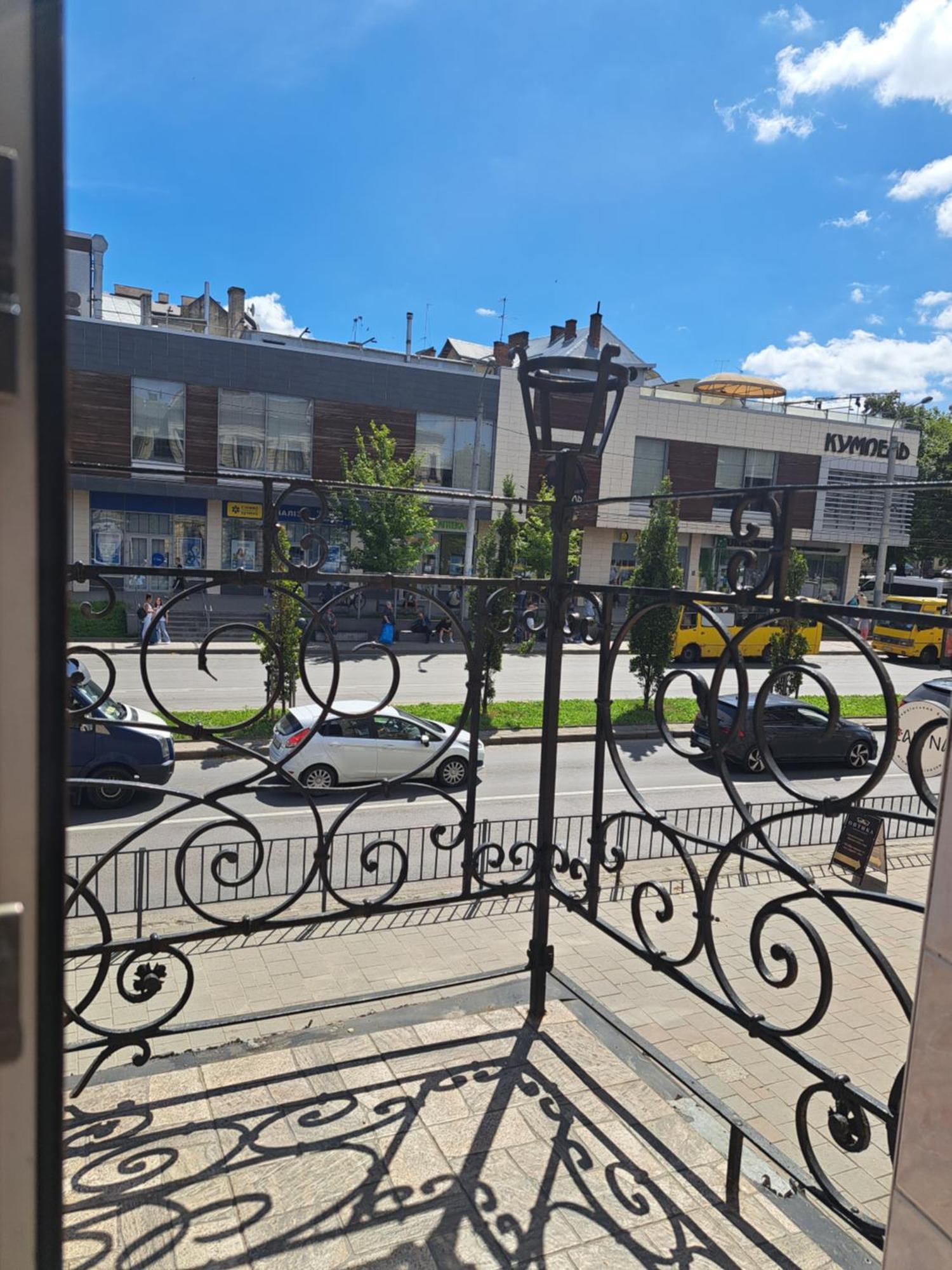 Двокімнатна Квартира Біля Оперного Театру Львов Экстерьер фото